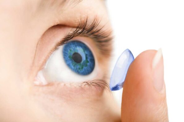 diving-with-contact-lenses-eye