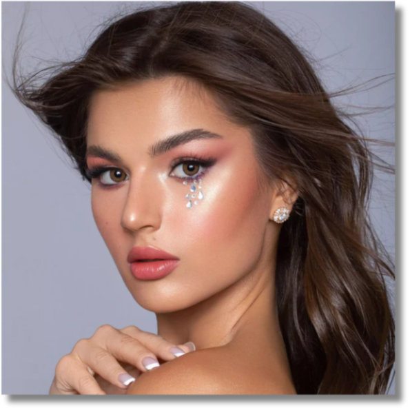 Medical and CosmeticLens. Bio compatible elements making the lens soft & comfortable throughout the day High Water retention that allow high oxygen permeability Ideal for eye dryness High Definiti (34)